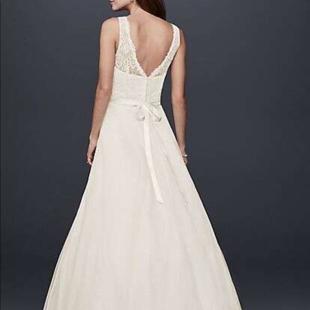 Gorgeous Ivory Wedding Gown